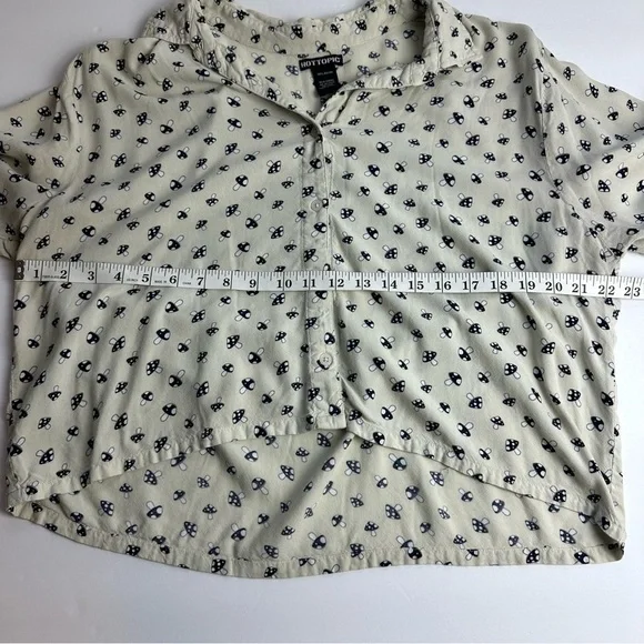 Hot Topic Mushroom Button Up Women's Size 1 Waist Length Crop Top Boxy Curvy - Picture 3 of 8